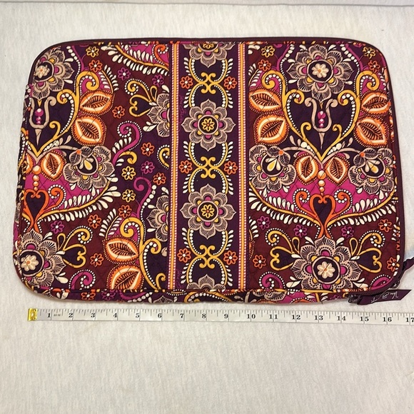 Vera Bradley VERY BERRY Laptop Sleeve Dimensions 17X12 Colorful Floral Preowned - Picture 7 of 11